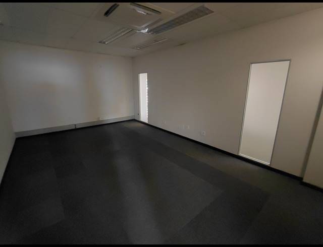 1,229M² OFFICE TO LET IN RANDJESPARK